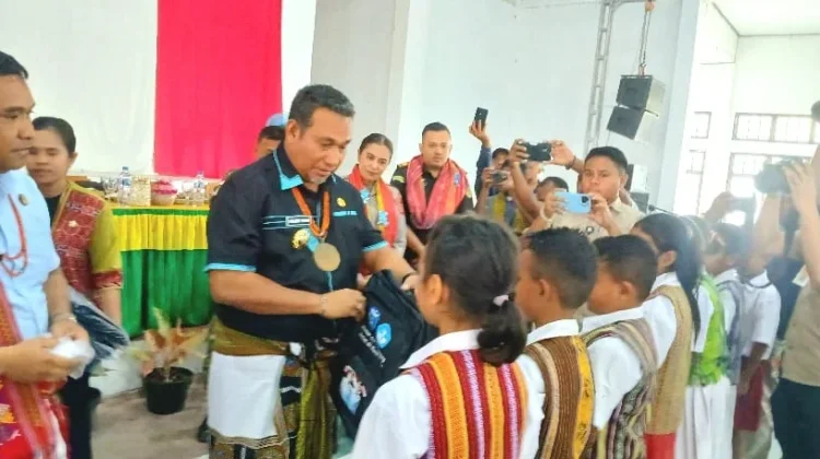 Pemkab TTU Salurkan Perlengkapan Sekolah Bagi 18.244 Pelajar SD-SMP