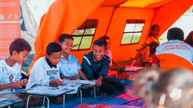 WVI Dampingi Anak Korban Gempa Flores