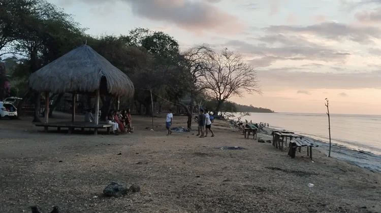 Jumlah Kunjungan Wisatawan ke Pantai Aufuik Belu dalam Sepekan Capai 1.000 Orang