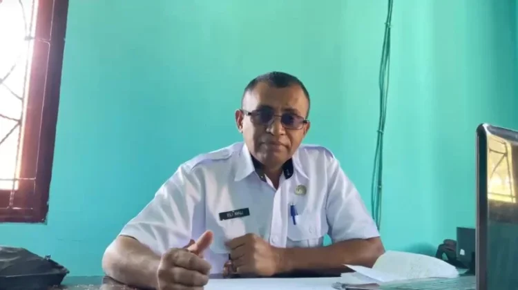 Melalui Aksi Jumat dan Sabtu Bersih Lurah Tenukiik Ajak Warga Peduli Lingkungan