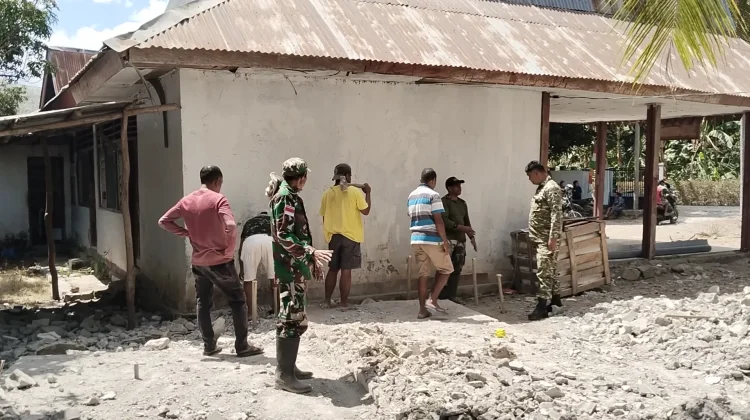 TNI Kodim 1605 Koramil 02 Atapupu Bangun MCK Umum bagi Masyarakat Leosama Belu