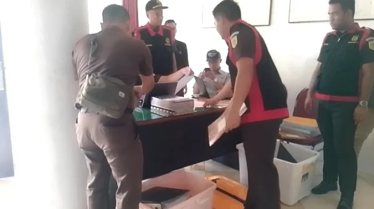 Kejari Belu Geledah Sekretariat DPRD Belu