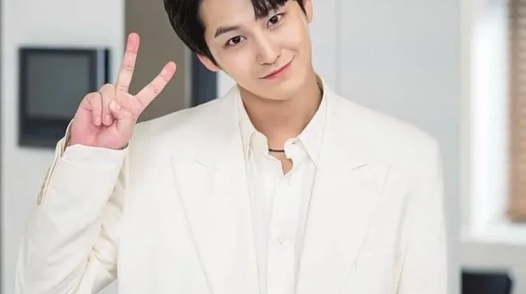 Kim Bum Kembali ke Jakarta Rayakan Anniversary Debut ke-20 Tahun