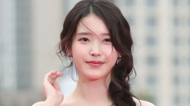 IU Donasikan 200 Juta Won untuk Rayakan 18 Tahun Debut
