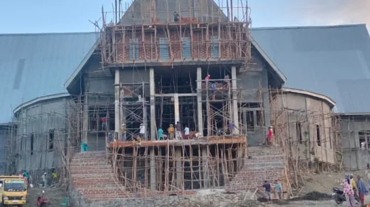 Gotong Royong dalam Pembangunan Gereja Bitefa-TTU