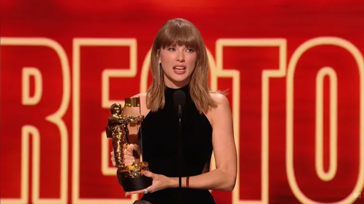 Taylor Swift Jadi Penerima Pertama Artist Director Honors