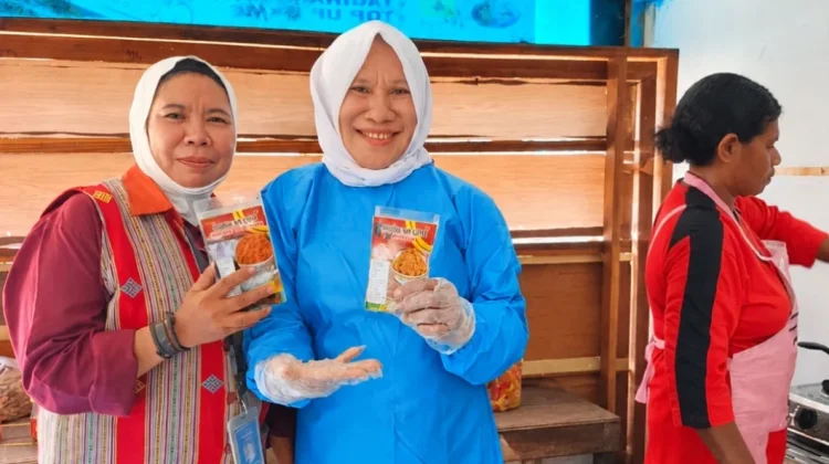 Siti Kammis Dorong Perempuan Alor Berani Memulai Usaha Mandiri