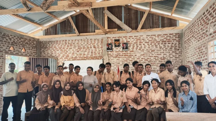 Perjuangan Warga Ternate Hadirkan Sekolah untuk Masa Depan Anak