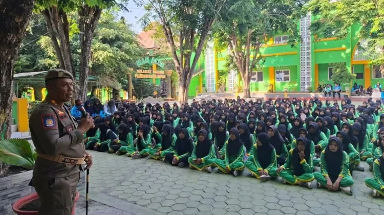 Satpol PP Alor Edukasi Pelajar MAN Alor tentang Ketertiban dan Kenakalan Remaja