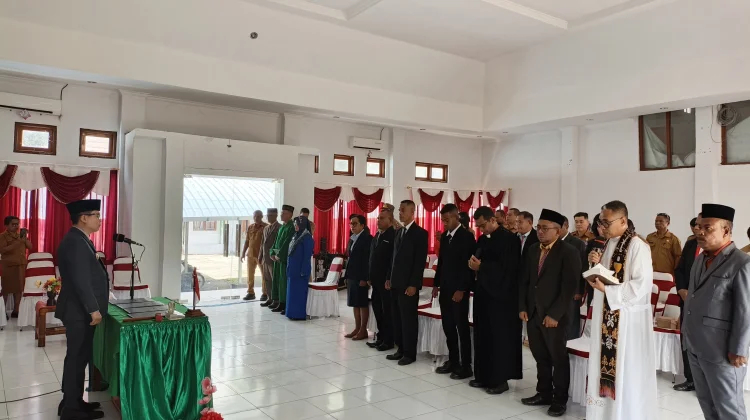 Pemkab Alor Lantik Enam Pejabat, Tekankan Integritas dan Pelayanan Publik
