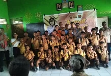 Kapolres TTU Kembali Membantu 26 Siswa SDK Peboko