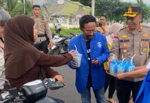 GAMKI Alor Sinergi dengan Polres Bagikan Takjil Gratis