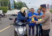 Kapolres Alor Apresiasi Aksi GAMKI Bagikan Takjil Gratis