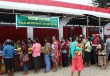 Peduli Kesulitan Masyarakat Kodim TTU Gelar Bazar Ramadhan