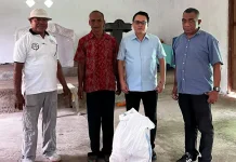 Wabup Alor Tinjau Kerusakan Gereja akibat Pohon Tumbang di Desa Kamot