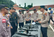 Pengawasan Berkala, Kapolres Belu Lakukan Pemeriksaan Senpi Anggota