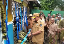 Bupati TTU Serahkan Sebanyak 25 Unit Jamban Sehat untuk Masyarakat di Desa Naob