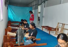 Belajar Tenun karena Tertarik