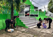 Personel Brimob Alor Gelar Kegiatan ASRI Bersihkan Masjid Al Farqan Buono