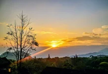 Keindahan Langit Berwarna Jingga, Tak Sekedar Memanjakan Mata