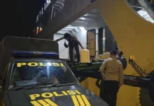 Polisi Amankan 495 Liter Sopi Asal Kisar di Pelabuhan Dulionong Alor