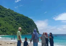 Pesona Pantai Batu Putih Diminati Warga di Momen Lebaran