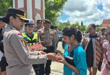 Pererat Silaturahmi-Toleransi Kapolres TTU Bagikan Telur Paskah