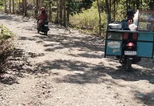 Warga Atambua Keluhkan Jalan Rusak ke Kantor Kecamatan Tidak Kunjung Diperbaiki