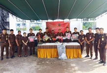 Kejari Alor Musnahkan Barang Bukti Perkara Pidana Umum Berstatus Inkracht