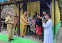 Satgas Yonarmed 12 Kostrad dan Pemda Malaka Bangun Rumah Layak Huni