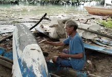 Ketiadaan Sarana Tangkap Memadai Nelayan Belu Perbaiki Perahu Usang