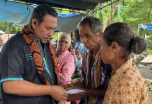 Bupati TTU Serahkan Rumah Gratis, Bagi Tuna Netra di Desa Nian