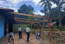 Lapas Atambua Berdayakan Warga Binaan Lakukan Renovasi Rumah Dinas