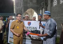 Pemkab Alor Serahkan Hewan Kurban untuk Masjid di Wetabua