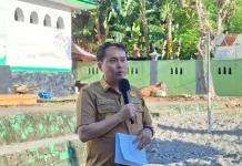 Wakil Bupati Alor Serahkan Hewan Kurban Gubernur NTT untuk Wolwal-Tengah