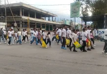 Umat Paroki Naesleu Kefamenanu Rayakan HUT dengan Jalan Santai dan Pungut Sampah