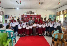 Sebanyak 1.083 Siswa TTU Menerima Beasiswa PIP Dari DPR RI Stevano Rizki Adranacus