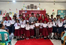 Bupati TTU Apresiasi Stefano Rizki Adranacus Atas Bantuan PIP Sebanyak 1.083 Siswa