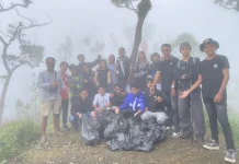 Tanggapi Keluhan Masyarakat, Komunitas Belu Update Bersihkan Sampah di Lakaan
