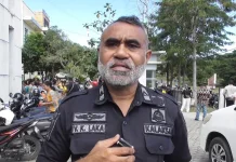 Warga Belu Antri Minyak Tanah di Lokasi Operasi Pasar