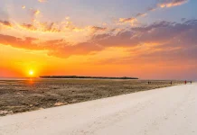 Pantai Mali Jadi Rekomendasi Menikmati Panorama Sunset di Kabupaten Alor
