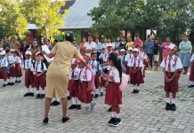 Tahun Ajaran Baru Murid Baru Menjalani Masa Pengenalan Lingkungan Sekolah