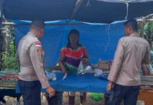 Patroli Rutin Polsek Alor Selatan Cegah Gangguan Kamtibmas di Pasar Apui