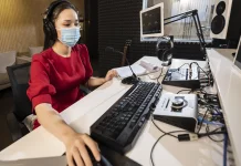 Mengenal Peran Penting "Headphone" Bagi Penyiar Radio