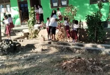 SDI Wekatimun Atambua Memulai Tahun Ajaran Baru Bersih Lingkungan Sekolah