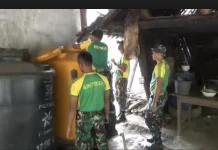 Krisis Air Bersih, Satgas Yon Armed 12 Pos Asulait Salurkan Bantuan Air Bersih