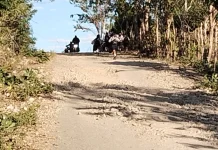Warga Minta Pemerintah Perbaiki Jalan Rusak ke SMPN Umanen Belu