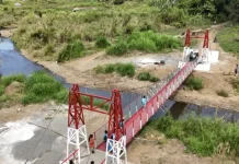 Bhakti TNI AD Rampungkan Jembatan Gantung Penghubung Welai Selatan Tominuku Alor