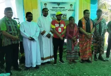 Bupati TTU, Serahkan Rumah Bagi Astin Olin Peraih Medali Perak Sea Games Thailand