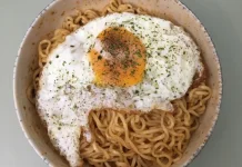 Alasan Mi Instan Sebaiknya Tidak Dicampur dengan Nasi